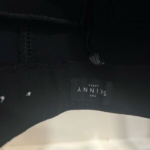 White House black market The skinny ankle pants size 2